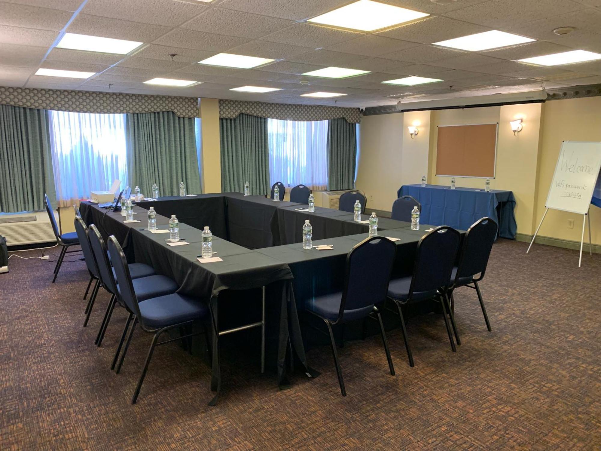 Albany Airport Inn Экстерьер фото
